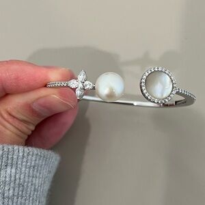 Bracelet from APM Monaco: White Nacre and Pearl Cuff